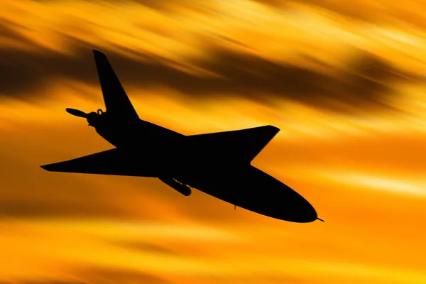 Kuveyt'te İHA Saldırısı: Uluslararası Havalimanına Zarar, Çalışanlarda Yaralanmalar