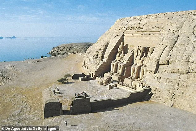 Venice's Rising Tide: Relocating the City or Diking the Lagoon?