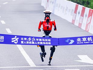 Smartwatches may hinder athletic performance by distracting runners from bodily signals.