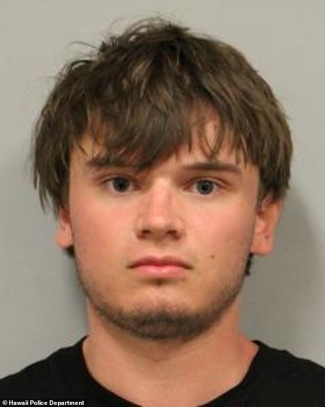 Snorkeling Tourists Stop Kansas Man From Stabbing Boat Captain