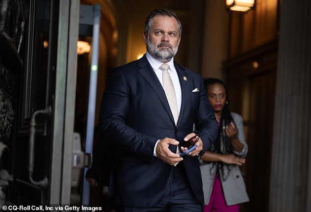 Nancy Mace, Cory Mills'in görevden alınmasını talep ederek sert cevap verdi.