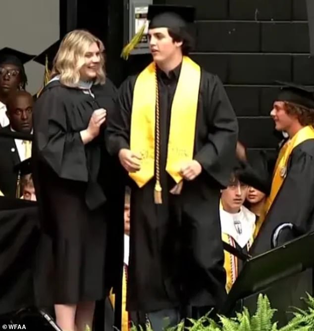 Hunter Metcalf receives valedictorian diploma while honoring deceased twin Austin