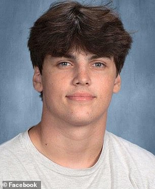 Hunter Metcalf receives valedictorian diploma while honoring deceased twin Austin