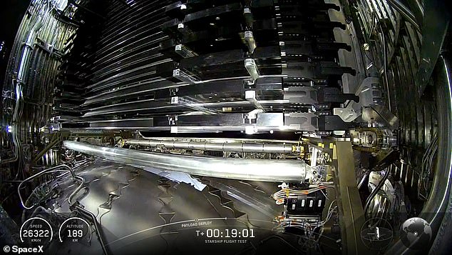 SpaceX Starship 12 kontrollü olarak Hint Okyanusu'na düştü.
