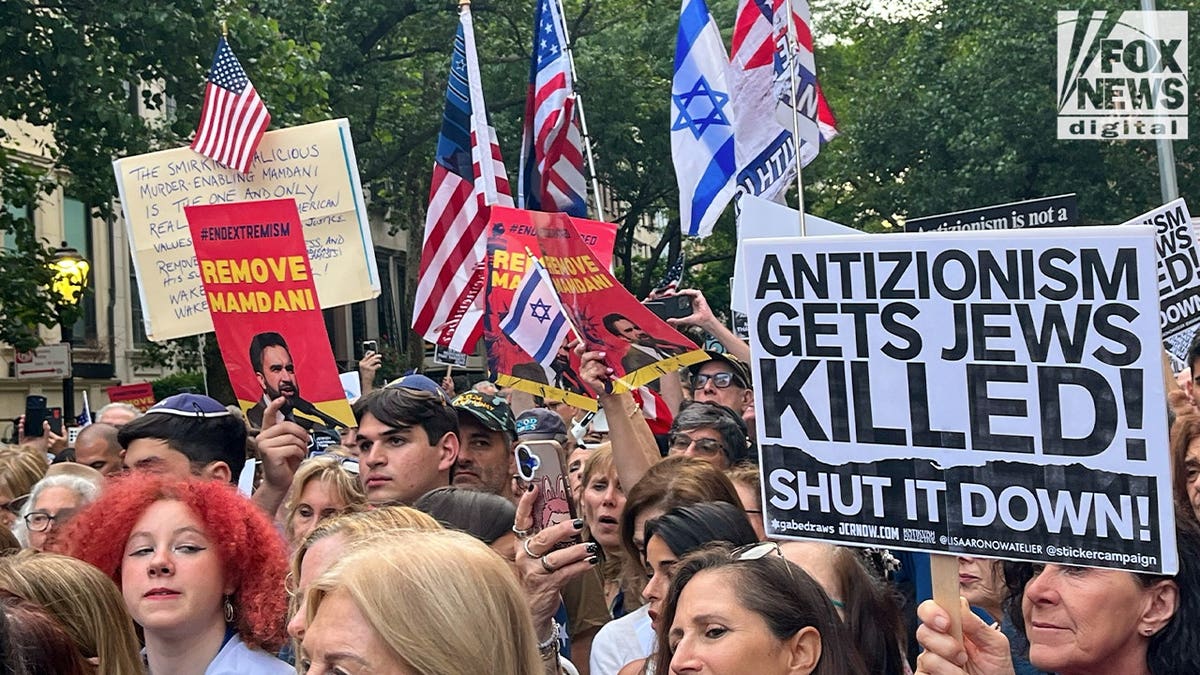 Demonstrators Rally Against Council Member Mamdani Over Antisemitism Concerns