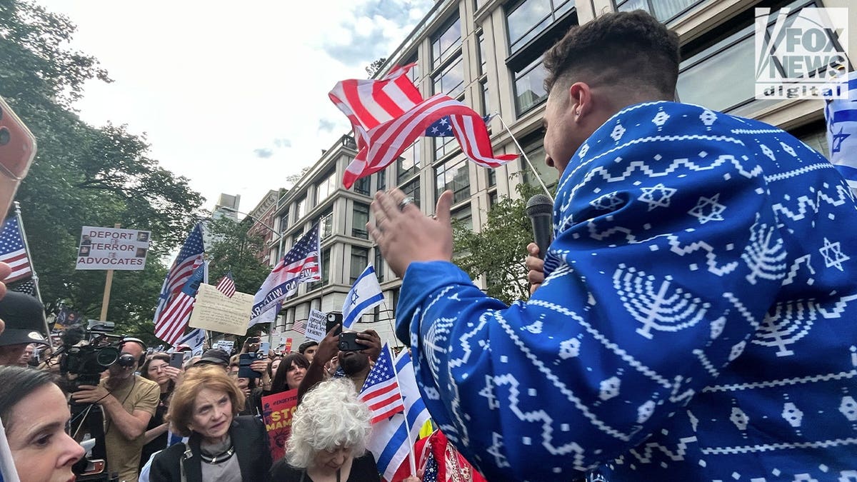 Demonstrators Rally Against Council Member Mamdani Over Antisemitism Concerns