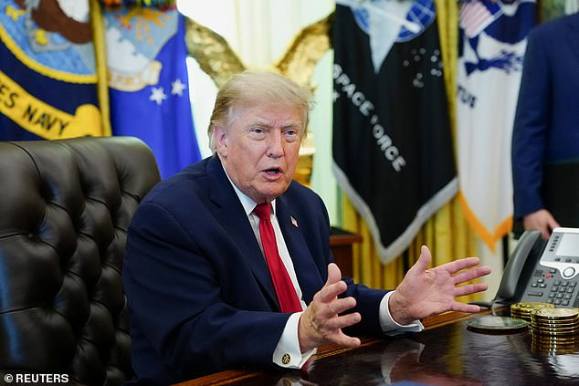 Amy Coney Barrett, Trump'ın doğumla vatandaşlığı girişimini durdurdu.