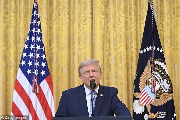 Trump: ABC ve NBC'nin yayınlarını engelleme girişimi büyük bir komplo.