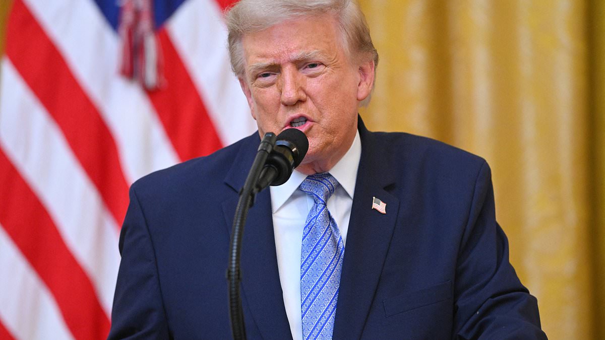 Trump, Çin'in 220 milyon kaydı hacklediğini iddia etti; büyük ABD televizyon kanalları şüphelerini dile getirdi.