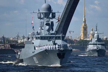 St. Petersburg'da Deniz Kuvvetleri Günü kutlamaları iptal edildi; güvenlik endişeleri öncelikli.