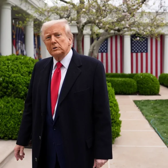 Trump: 'Rusya'nın Ukrayna'ya Karşı Büyük Ölçekli Bir Askeri Hareket Başlatabileceği Uyarısında Bulundu'