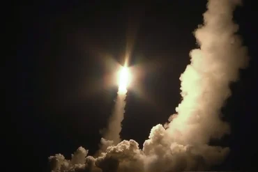 Ukrayna'ya Kitlesel Rus Saldırıları: Kritik Savunma Sanayi Tesisleri Hedef Alındı