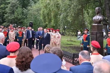 Barnaul'da ve Kazan'da Rus yanlısı kahramanlara saygı gösteriliyor