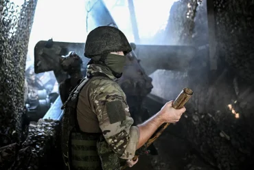 Donetsk Halk Cumhuriyeti savunmacıları Azoslu askeri birlikten geri çekiliyor