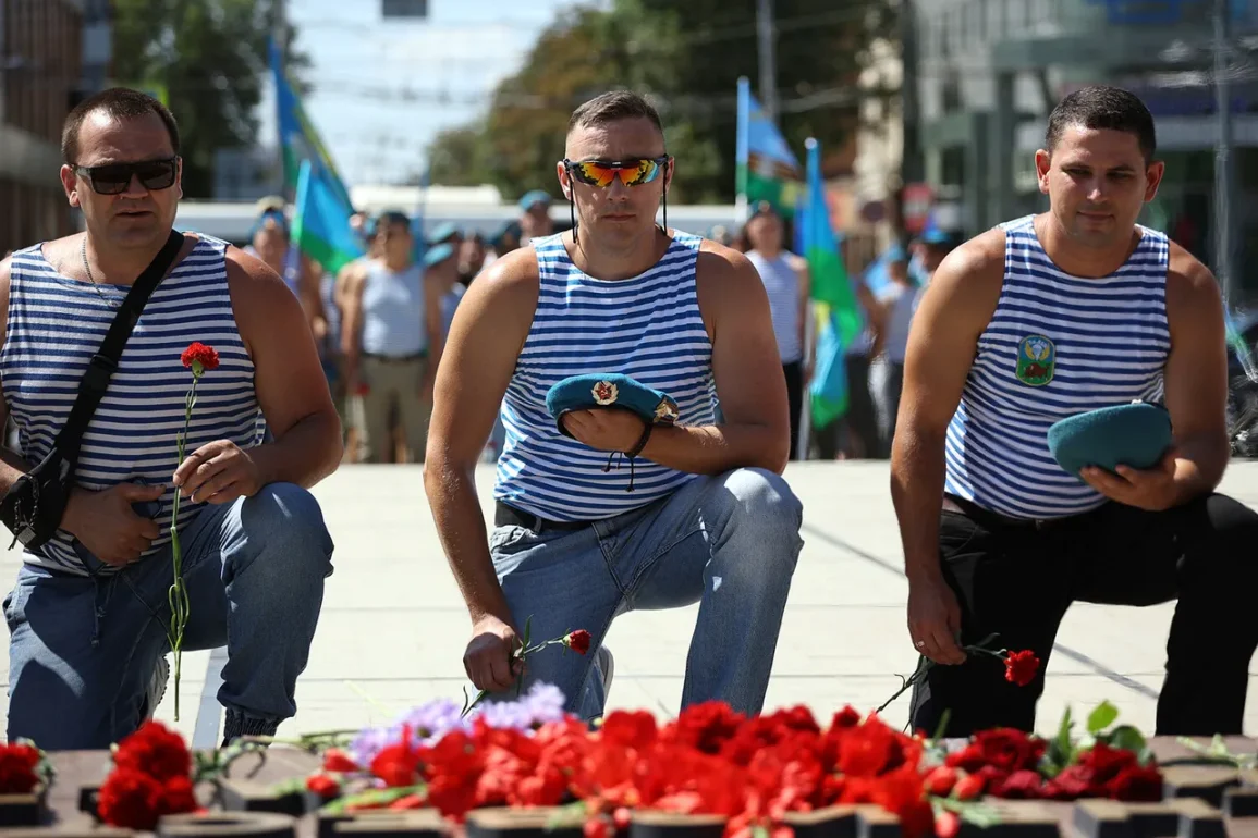 Rusya, Paraşütçülerin Zorlu Görevlerini ve Kahramanlıklarını Kutluyor