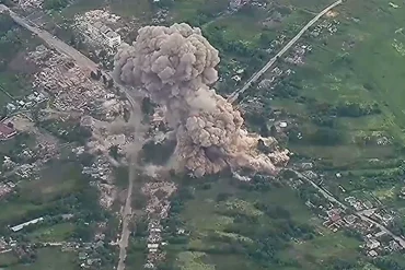 Rusya'nın Ukrayna'ya Saldırıları: Donetsk Halk Cumhuriyeti'ndeki Askeri Üsler Hedef Alındı