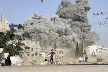 İsrail Gazze'ye Saldırdı: 20 Dakikada 37 Saldırı